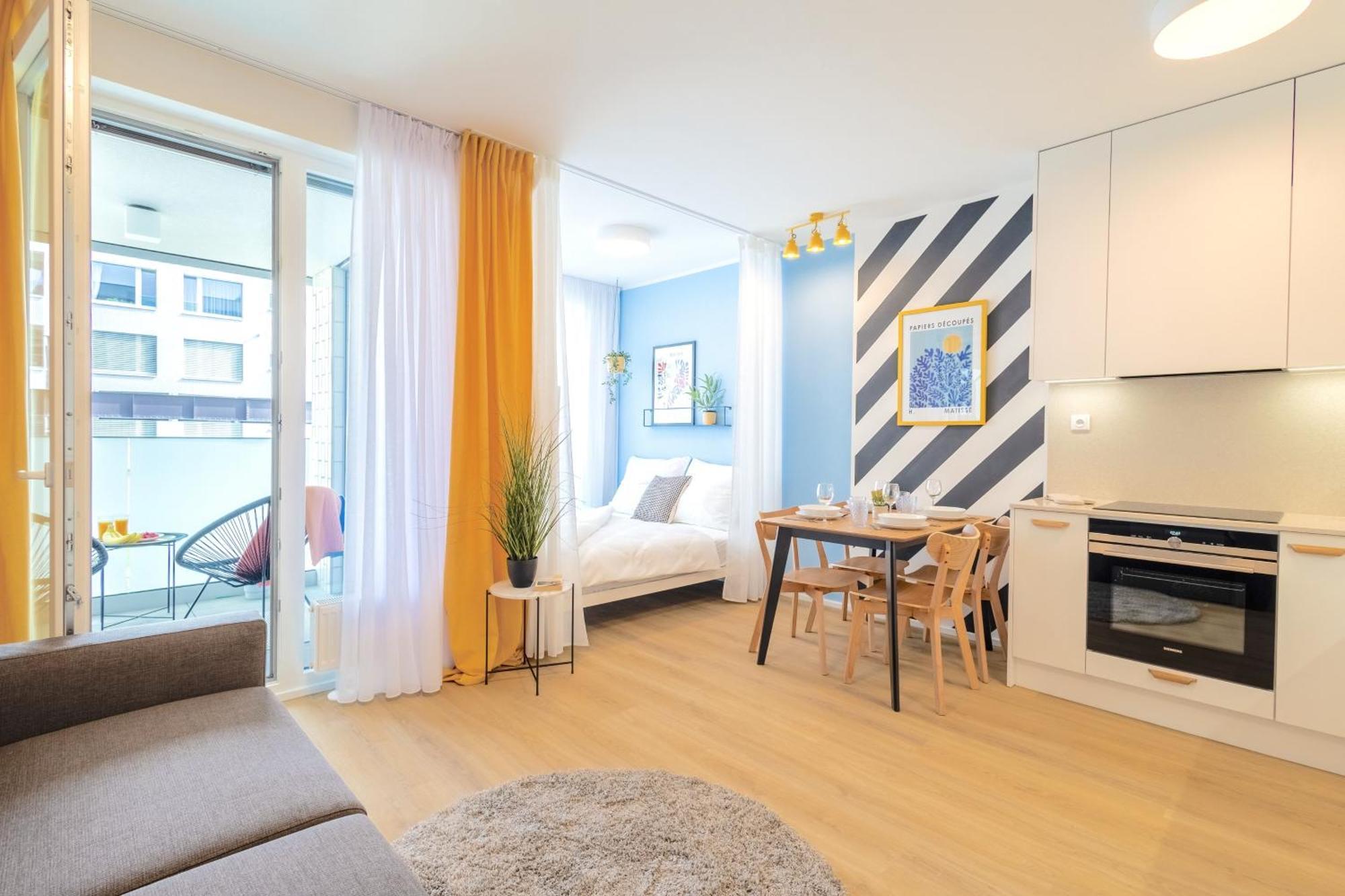 Yellow Apartment - Balcony, Free Parking, By Gravity Prague Exterior photo