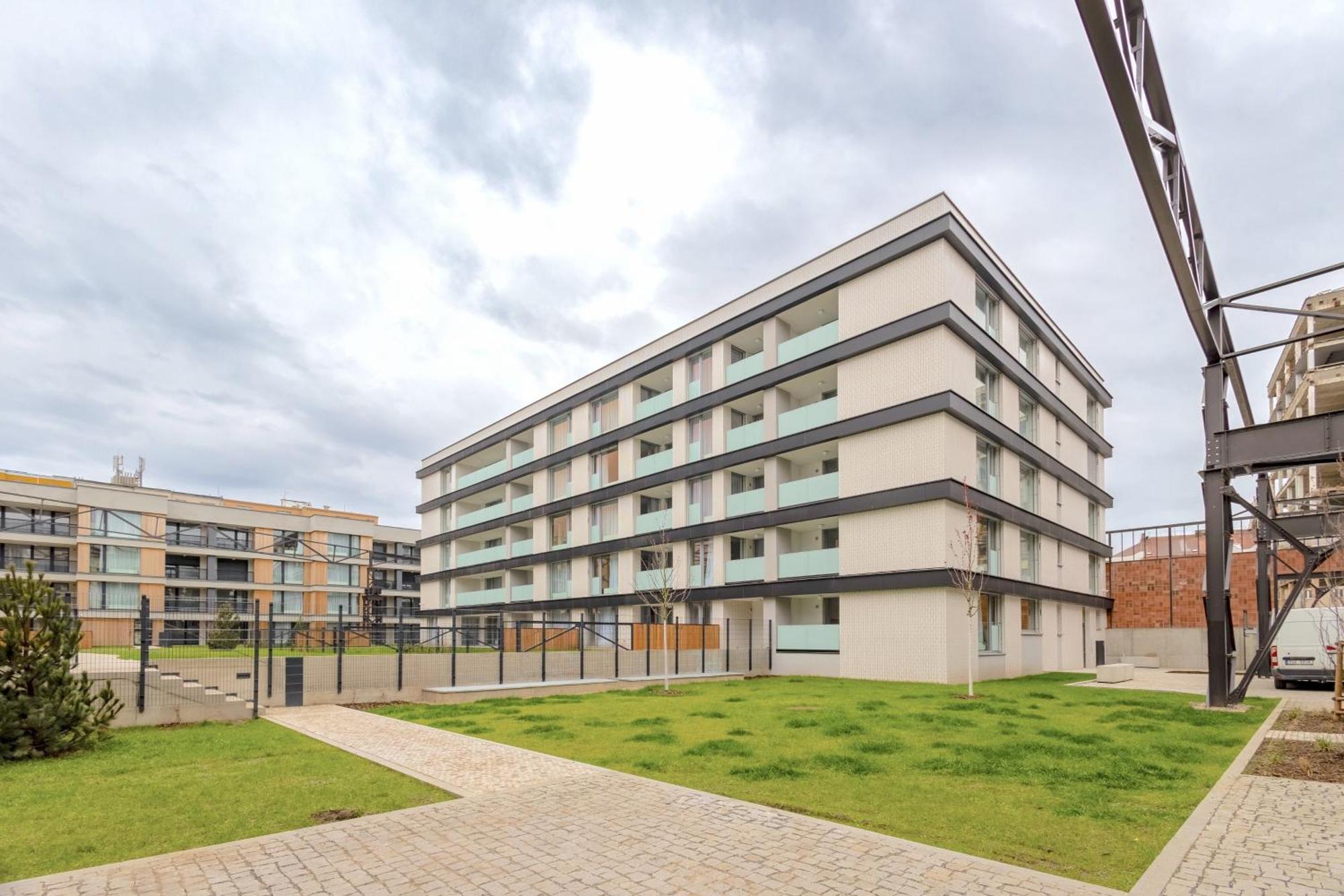 Yellow Apartment - Balcony, Free Parking, By Gravity Prague Exterior photo