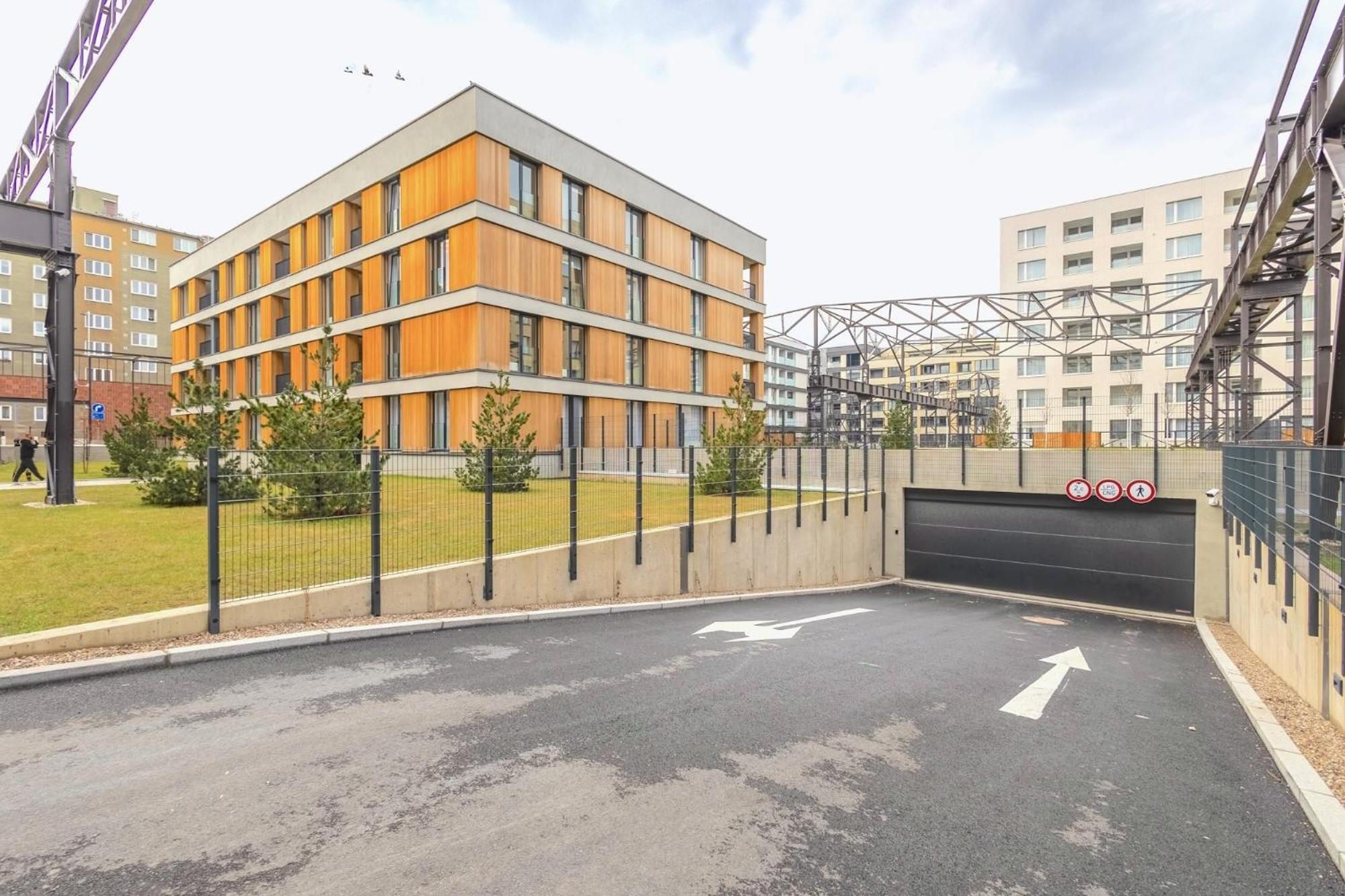 Yellow Apartment - Balcony, Free Parking, By Gravity Prague Exterior photo