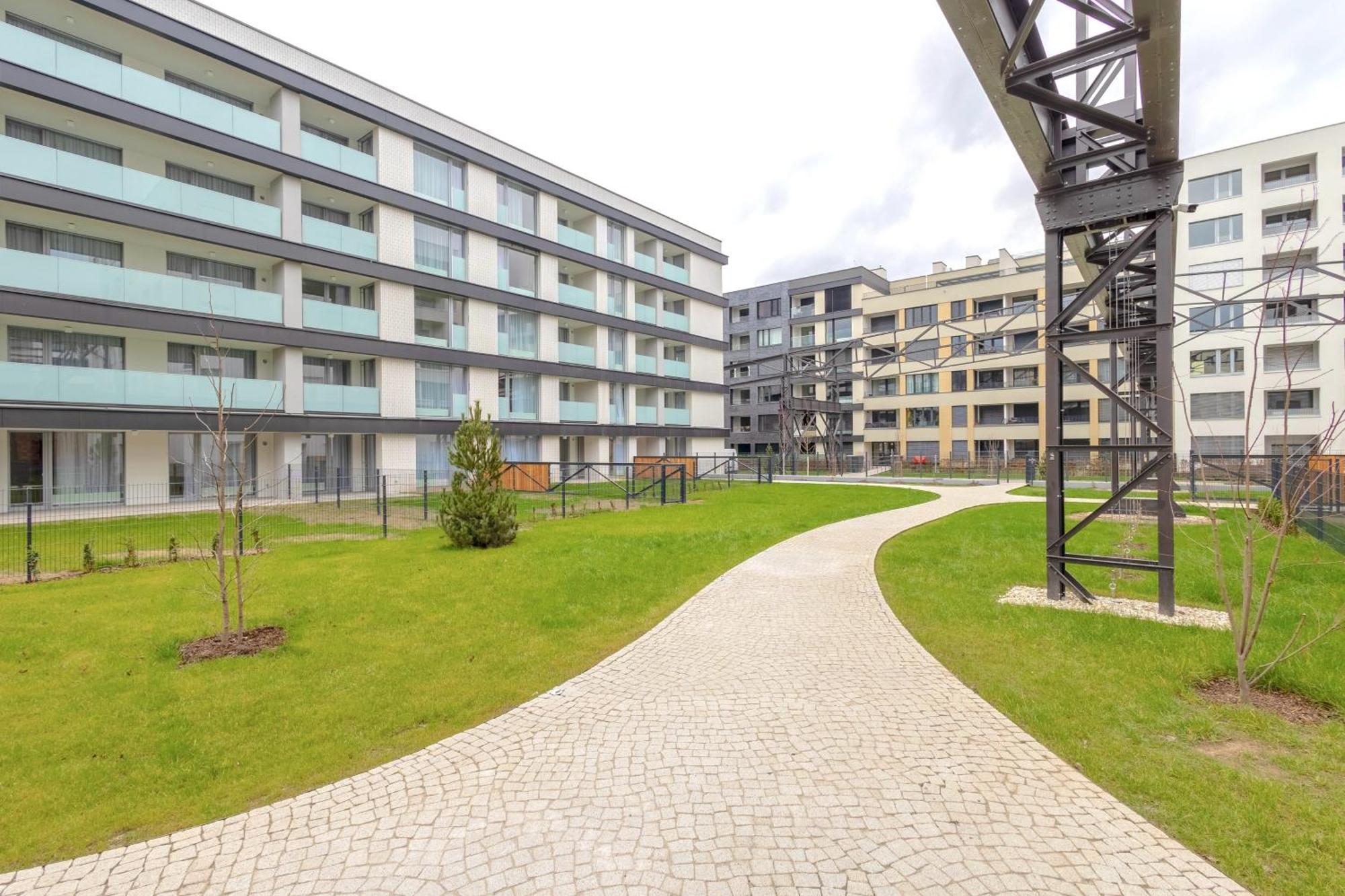 Yellow Apartment - Balcony, Free Parking, By Gravity Prague Exterior photo